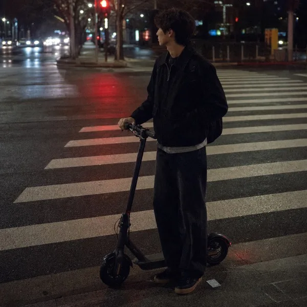 밤거리 킥보드 AI 프롬프트 미리보기