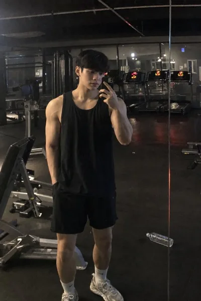 새벽헬스장스냅 AI 프롬프트 미리보기